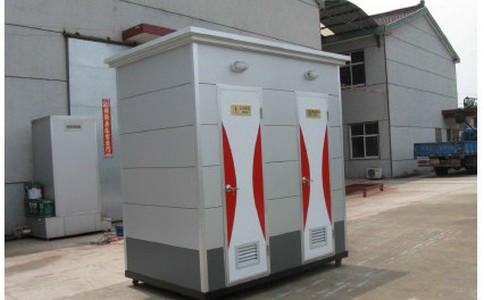 環(huán)保移動廁所為社會做貢獻(xiàn)(圖1)