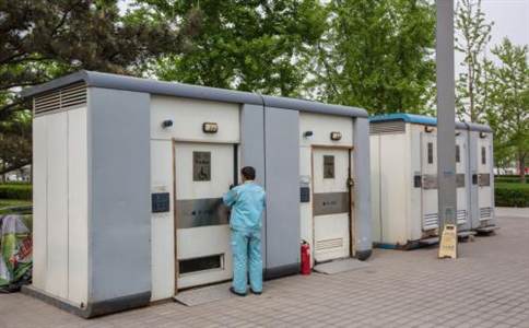 單體移動廁所采用什么移動方式